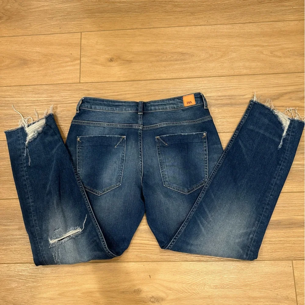 Zara Distressed Straight Leg Jeans. Size: 6 Women’s - Picture 5 of 16